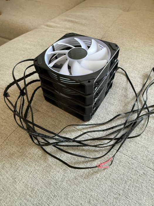 4 Ventoinhas ARGB com controladora