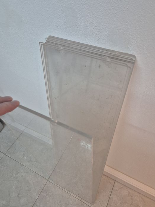 Prateleiras em vidro acrílico 94x25,5cm