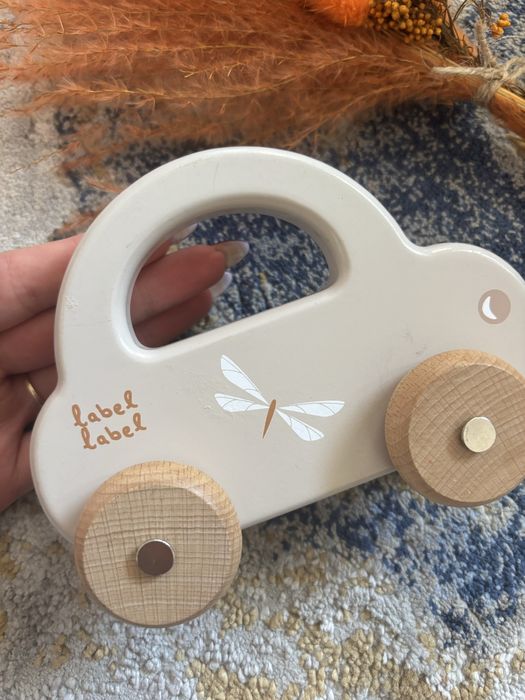 Label Label drewniane autko z raczka