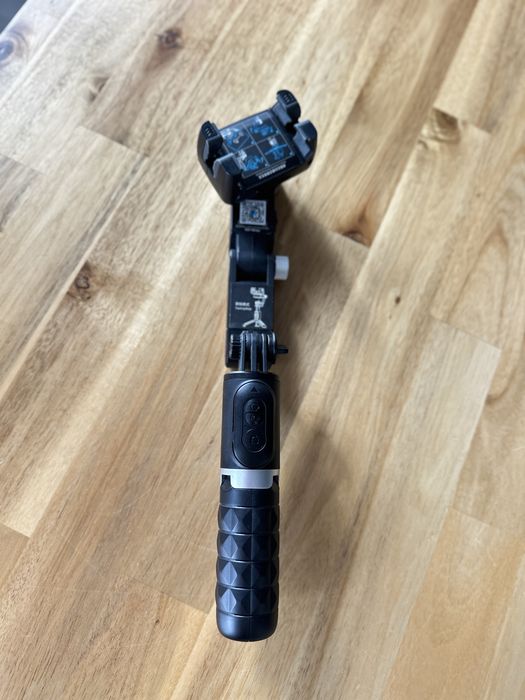 Gimbal tripod with estabilzer