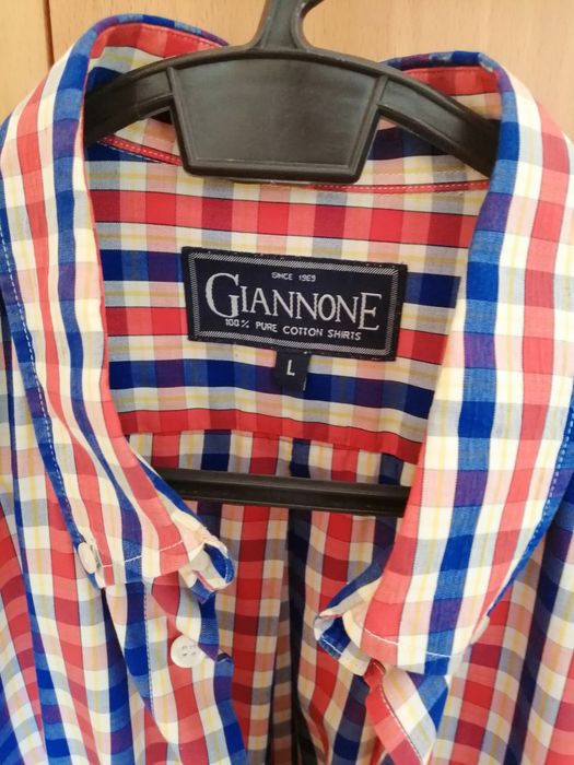 Camisa com quadrados azul e vermelho