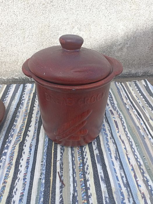 Potes em barro pintado
