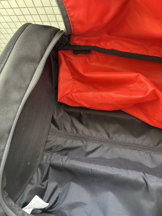 Mala pequena e prática de viagem.