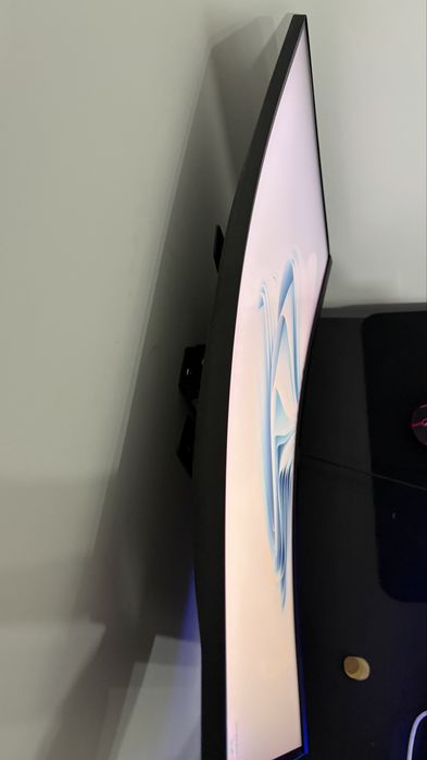 Gaming Curvo AOC C27G2ZE 27" FHD 240Hz 0.5ms (Como Novo)