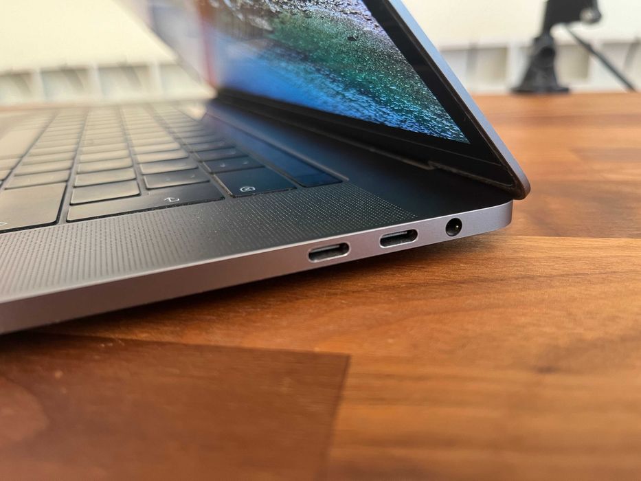 Apple MacBook Pro 15, 2018, 2.6GHz, 16GbRam, 500gb SSD, 4Gb Radeon Pro