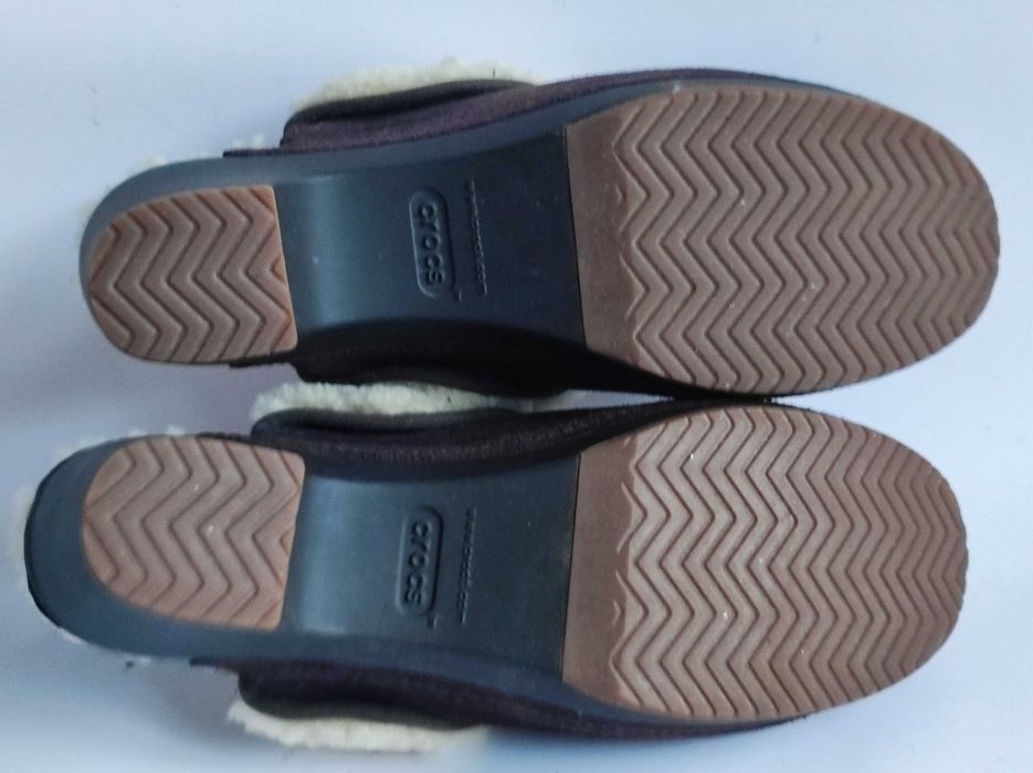 - Crocs  - Klapki / chodaki / drewniaki r. W9 / 39-40