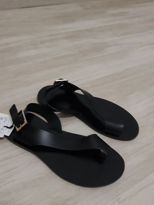 Sandálias pretas Mango