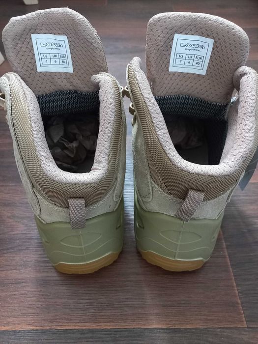 Продам берці LOWA