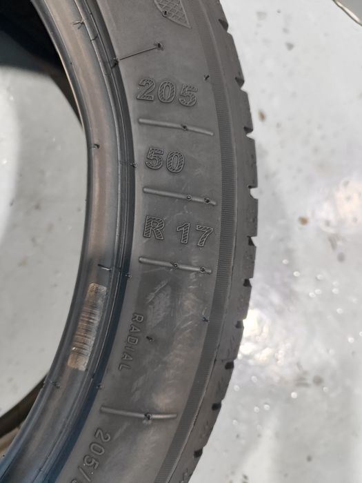 2 pneus semi novos 205-50R17 Kleber - Oferta dos Portes