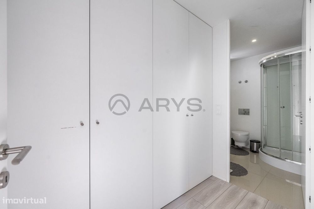Apartamento T3 com garagem e jardim privativo