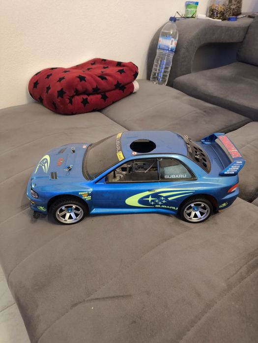 Carro telecomandado a gasolina