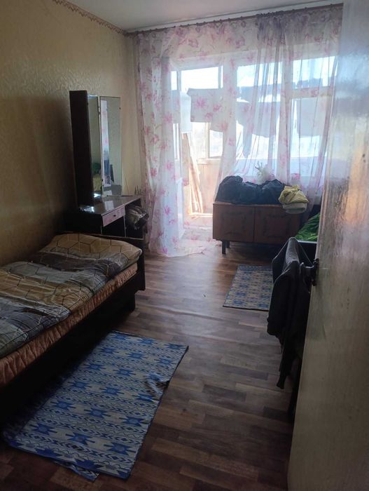 Здається кімната для 1-2 людини без хозяїв