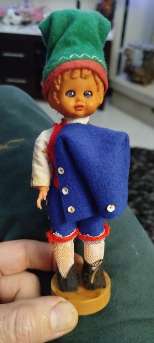 Três bonecos antigos