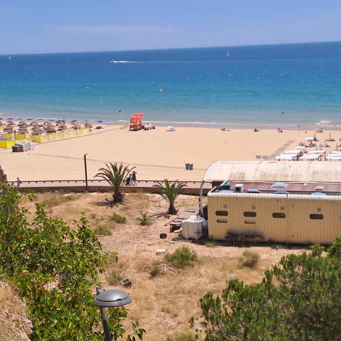 Férias, Praia da Rocha  - T2 com garagem,  junto à praia.