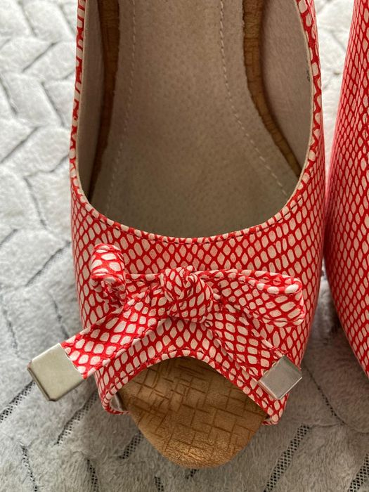 Piękne buty na obcasie r39