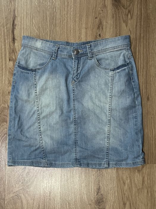 Джинсова спідниця з потертостями