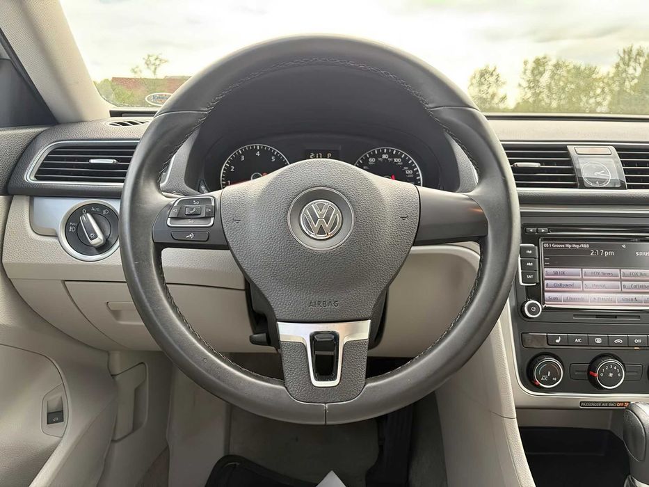 Volkswagen Passat Limited Edition      2015