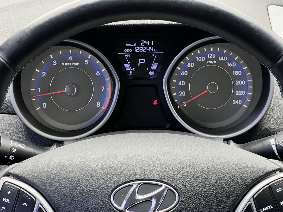 Hyundai Elantra 2012 рік 1.8 бенз/газ