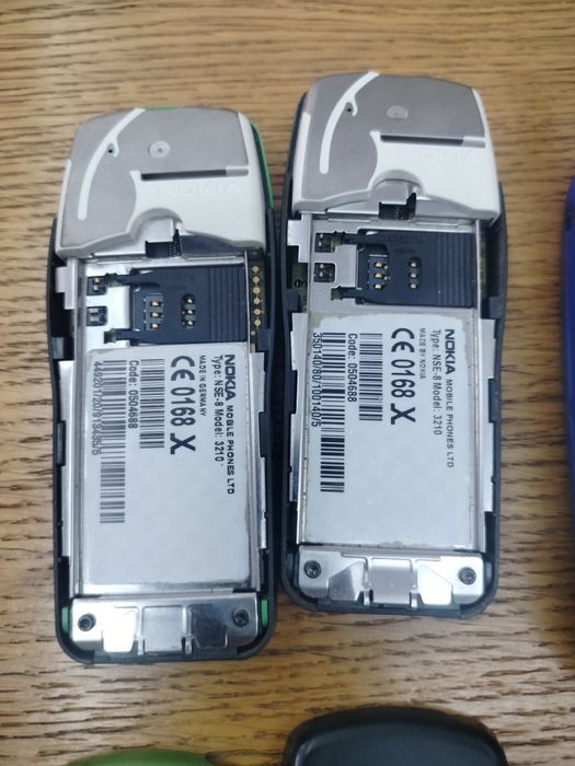 Telefony Nokia 3210+2700c uszkodzone