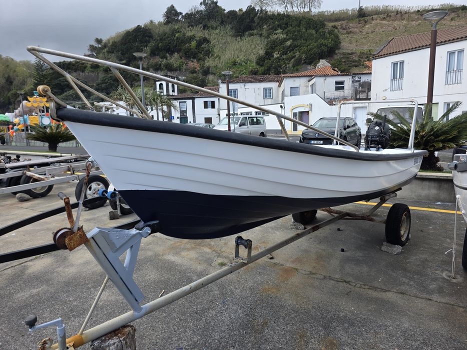 Barco  4.70m  motor 25 kv