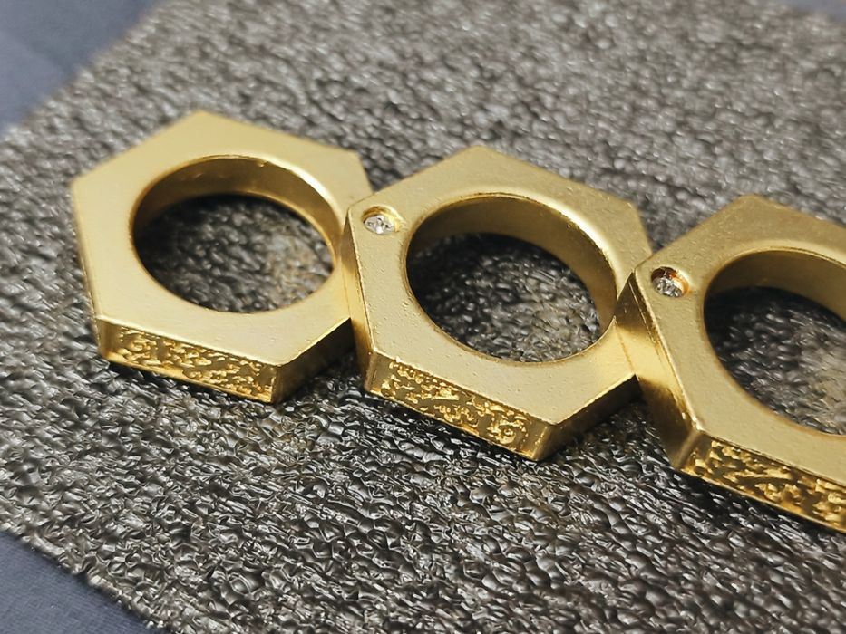 Anéis fidjet interligados em aço inoxidável para  ansiedade.