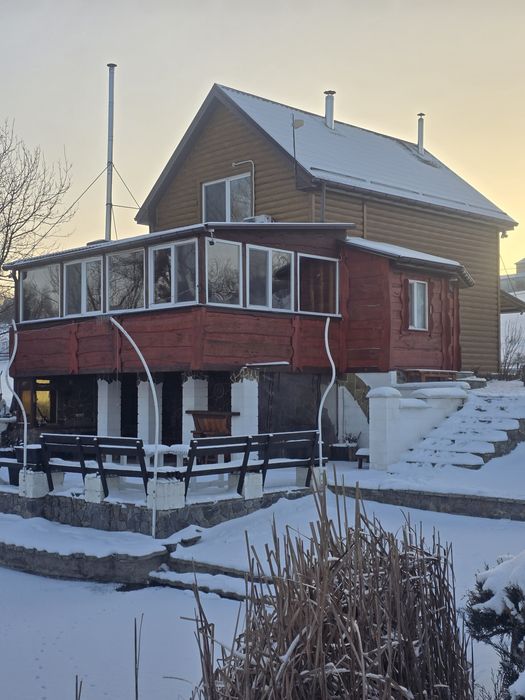 Продаж затишної садиби з 2 будинками