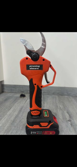 Tesoura de Poda Elétrica 21V - Kit Completo (Bateria + Carregador) - Sem Fios - 2000mAh