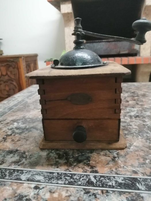 moinho de cafe antigo , peugeot freres