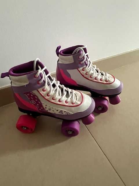 Patins Criança Roxos 4 Rodas, Protecoes e Capacete