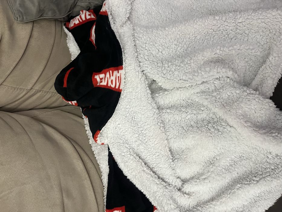 Manta Marvel com Capuz