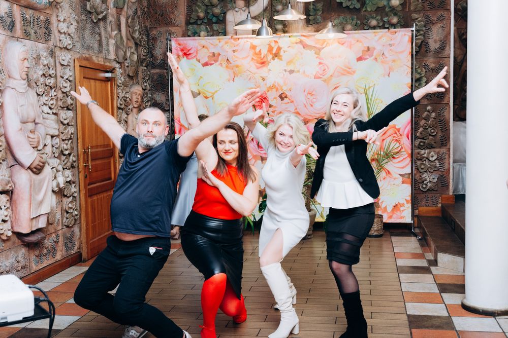 Ведуча, тамада, жива музика Київ та Київська область