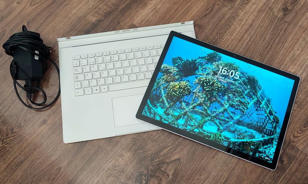Microsoft Surface Book 2, 15", i7, GTX 1060
