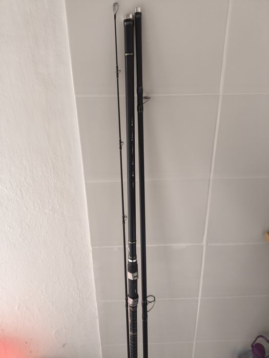 Cana Vega tactical surf 450
Comprimento fechadcabaa: 1.41m.
Secções: 6.
Peso: 560g.
Ação: Máximo 80g (melhor desempenho: 10-45g)
Teste de curva: 4kg.