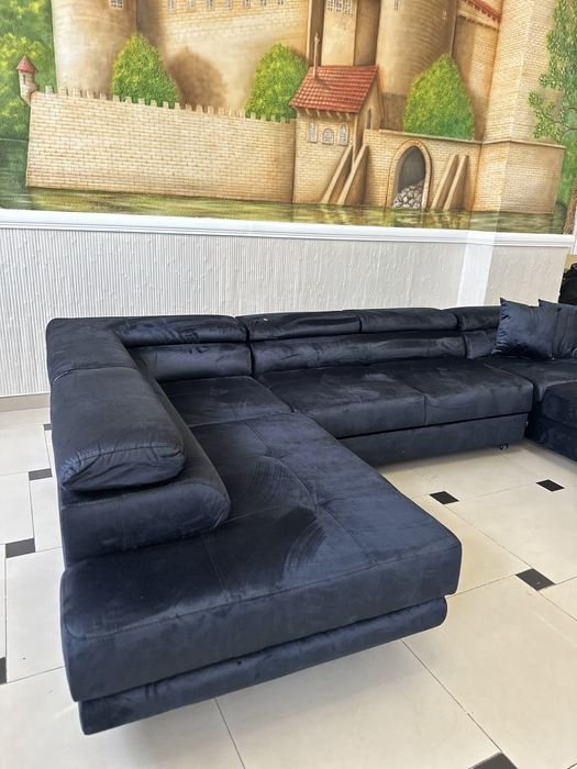 Розкладний П-подібний синій великий велюровий диван з Німеччини