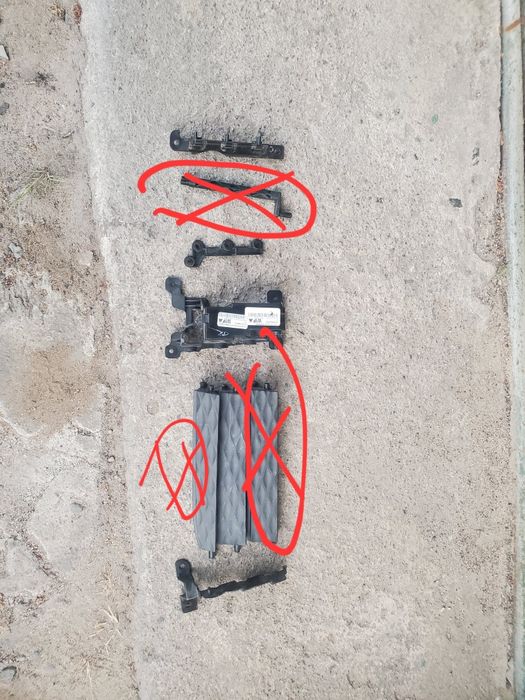 Деталі бампера Mach-E.Петлі.