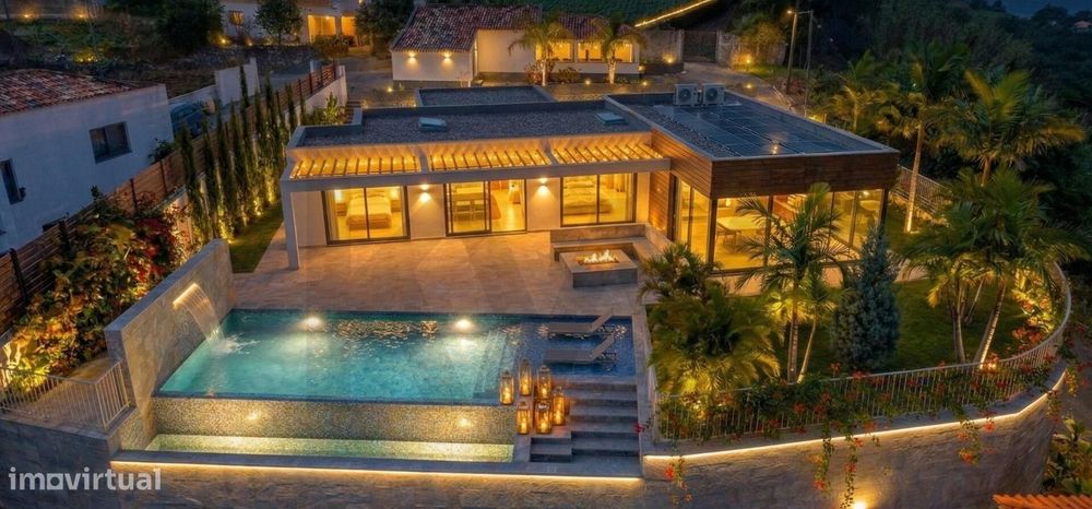 Moradia de luxo unifamiliar T3 com vista e piscina infinita