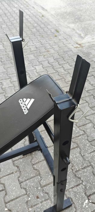 Banco de Musculação Adidas Essential com suporte de barras, estação de bíceps curl e leg curl