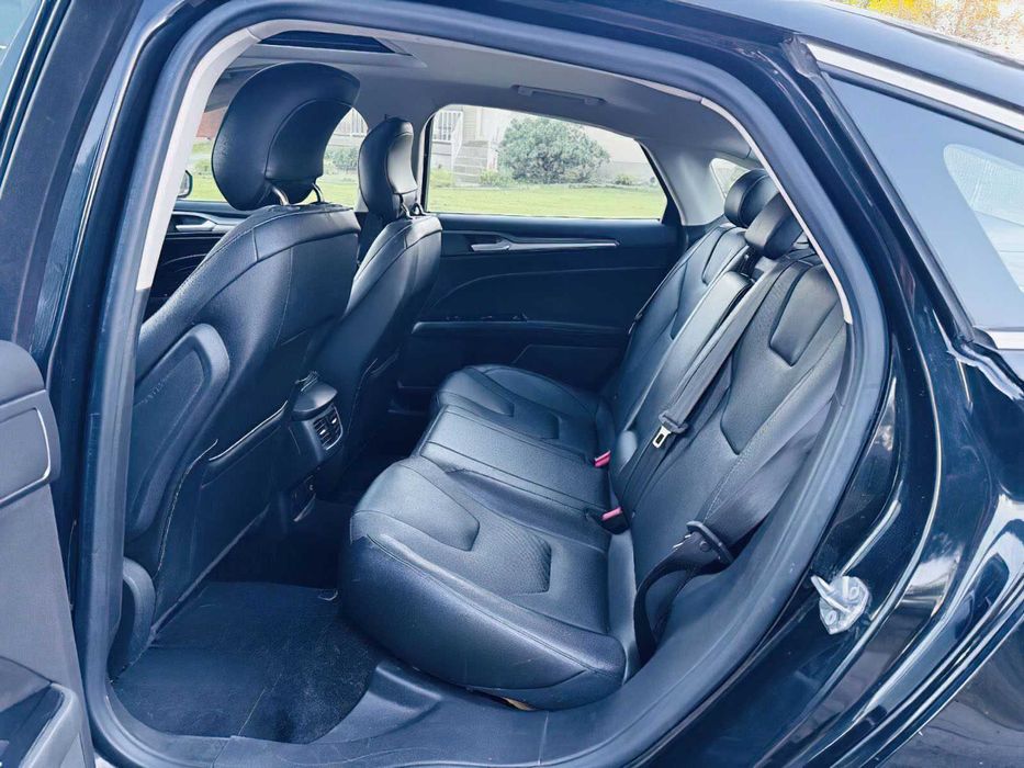 Ford Fusion Titanium      2014