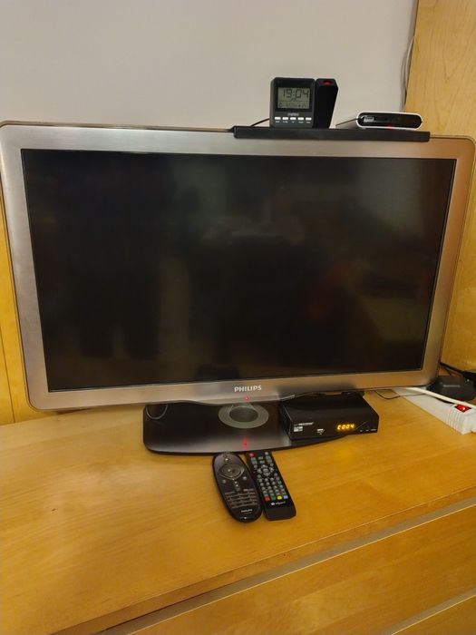 TV Philips - 32cale z unikalną funkcją Ambilight   Spectra, dołączam dekoder (DVB-T2/HEVC)