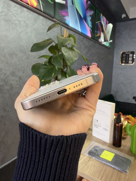 Б/у IPHONE 15Pro Max 1Tb White Titanium Neverlock Костюшка,5 igrand