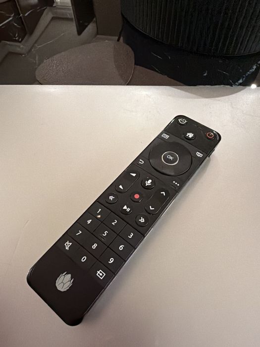 pilot do dekodera UPC / Play TV Box (Apollo 4K) – tzw. Mini TV Remote Control.