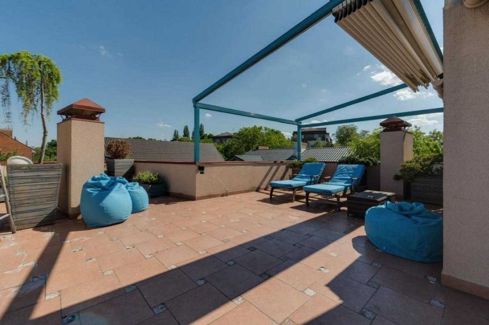 Продаж затишного маєтку в центрі Києва.