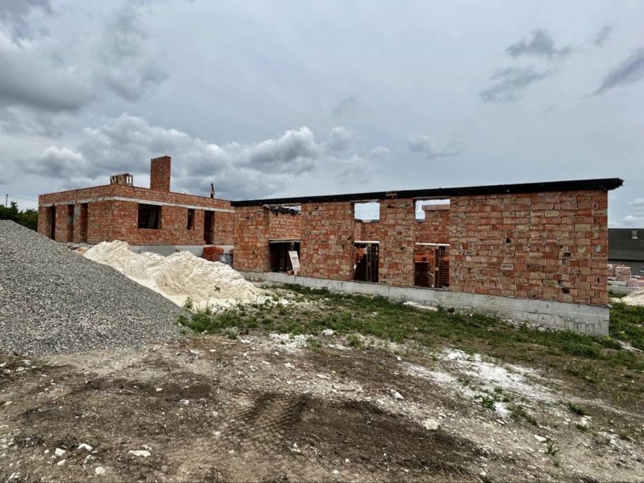 Продам новий сучасний будинок з хорошим плануванням!