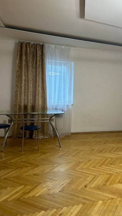 Продається напівособняк в центрі міста