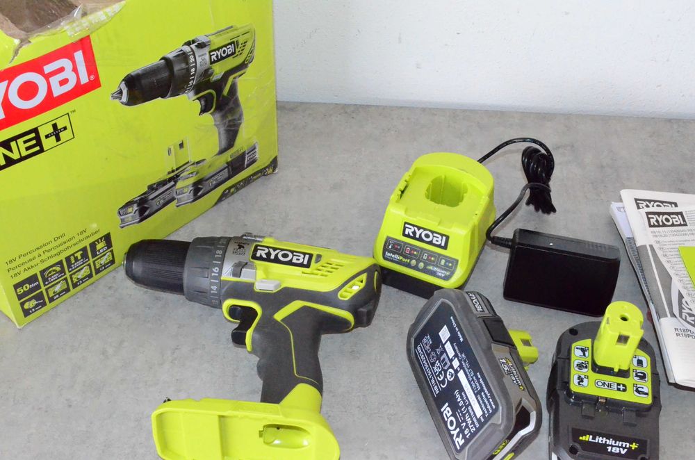 Wkrętarka Ryobi ONE+ 18V zasilanie akumulatorowe 2 aku 1,5Ah zasilacz