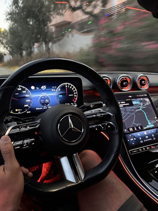Mercedes-Benz C300e AMG • Garantia Oficial da marca de 2 Anos • Autonomia de 110km em elétrico