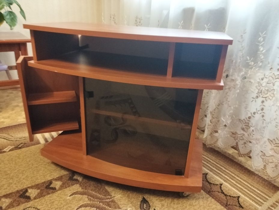 Продам тумбочка під телевізор