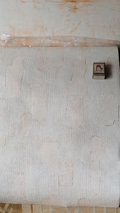 Шпалери,  Україна, нові, 4 рулона.Основа паперова. 2010-ті роки.