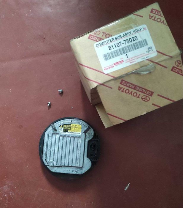 Фара блок розжига Toyota lexus 8110775020