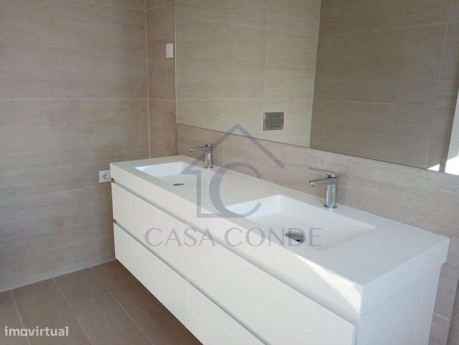 Moradia T4 Duplex com piscina, 180 m², acabamentos de luxo